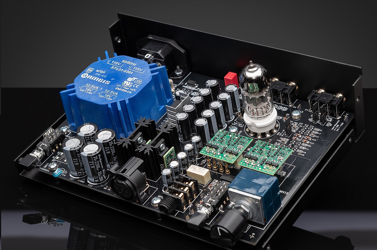 Vacuum tube headphone amplifier and preamp